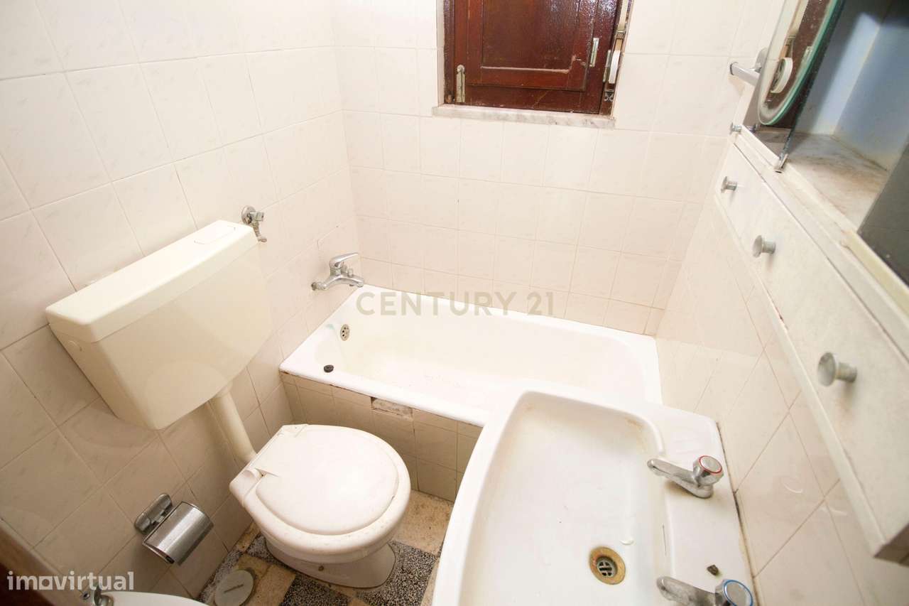Moradia T2 para Remodelação nas Pontes-20