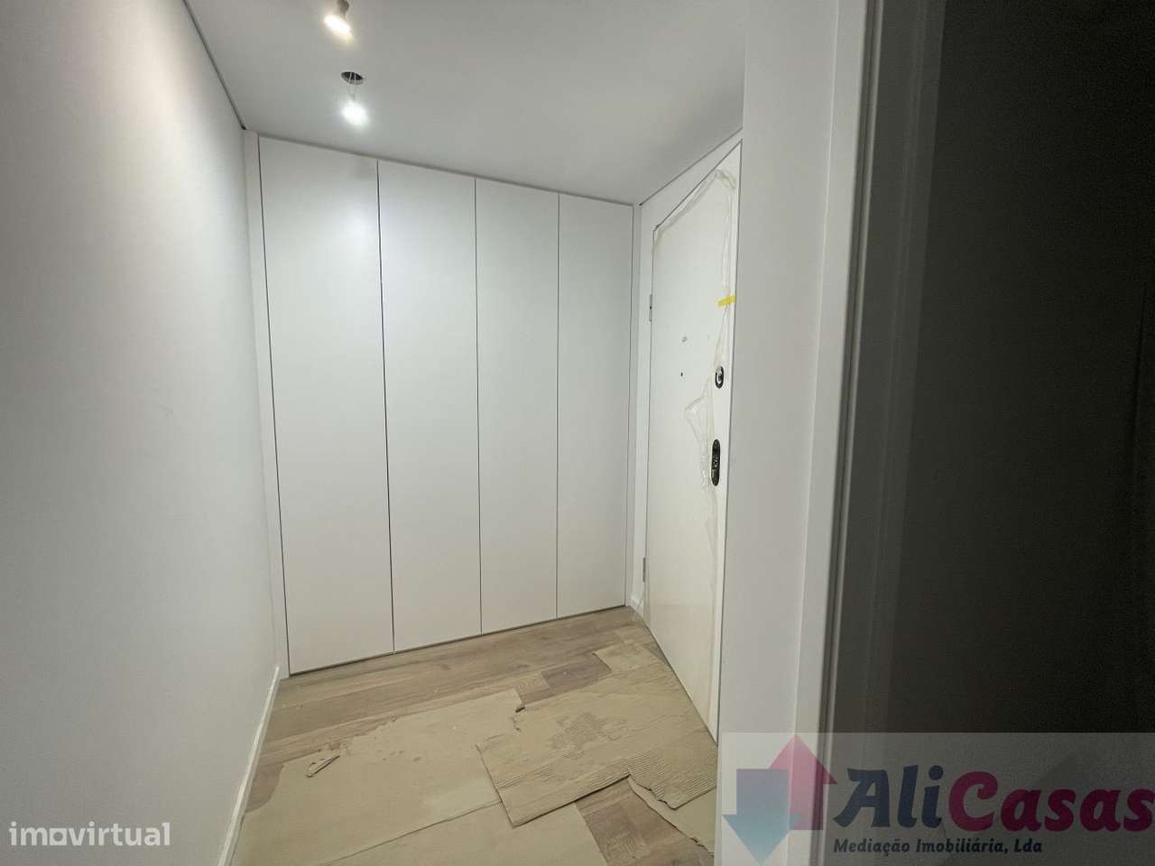**Apartamento Único à Venda com vista para a Baía**-21