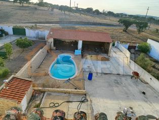 Moradia inserida num terreno com 1100m2 - Grande imagem: 2/19
