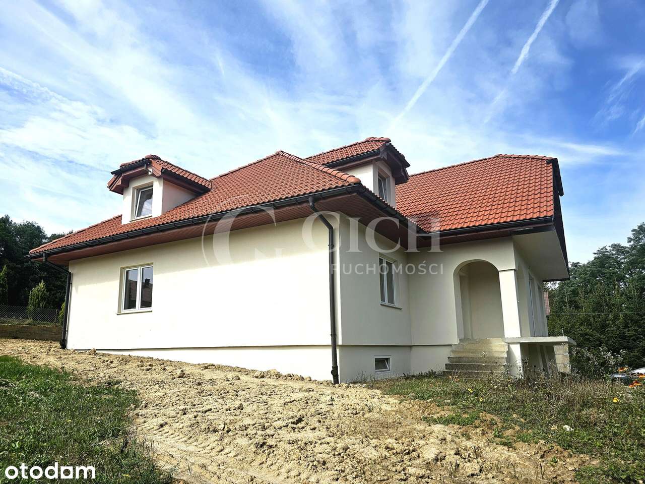 Przestronny dom w malowniczej okolicy.-5