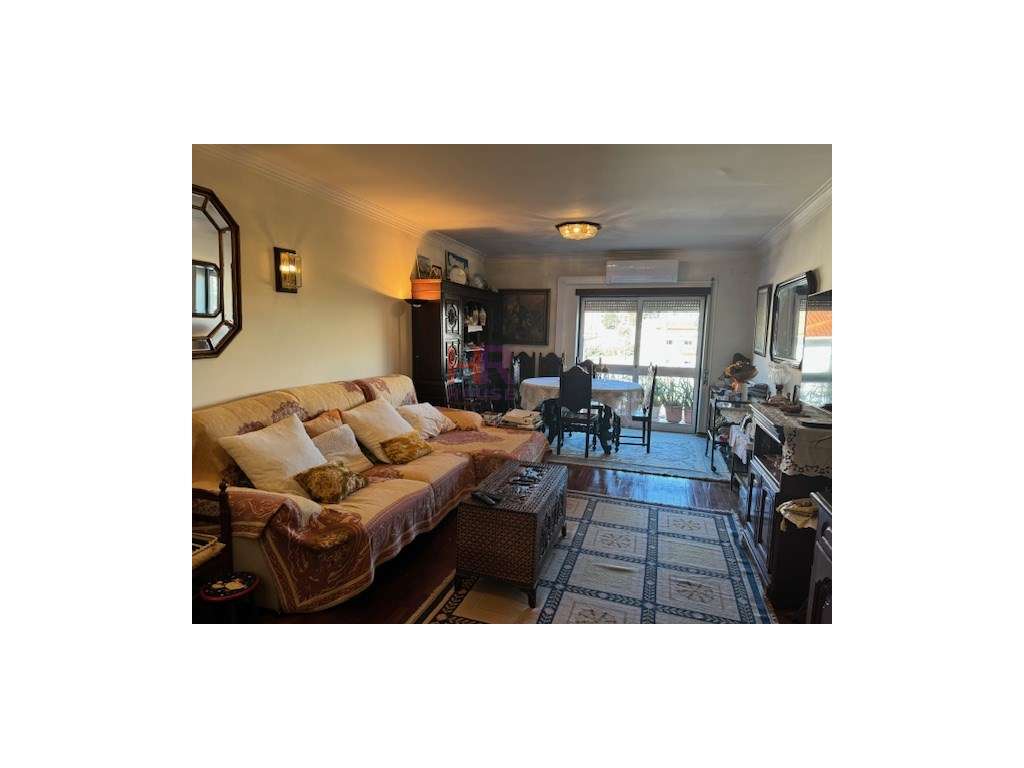 VENDE-SE MORADIA T4+1 COM PISCINA AQUECIDA E GARAGEM.-5