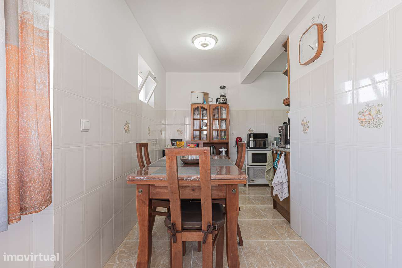 Apartamento de 4 assoalhadas no centro da Moita-16