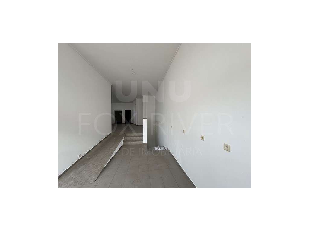 LOJA destinada a 'comércio ou serviços' para arrendamento - Grande imagem: 5/16