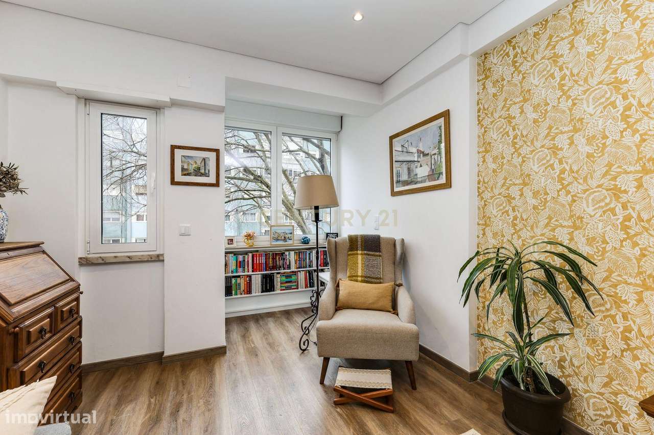 Apartamento  T4 transformado em T3 totalmente remodelado - Grande imagem: 2/23