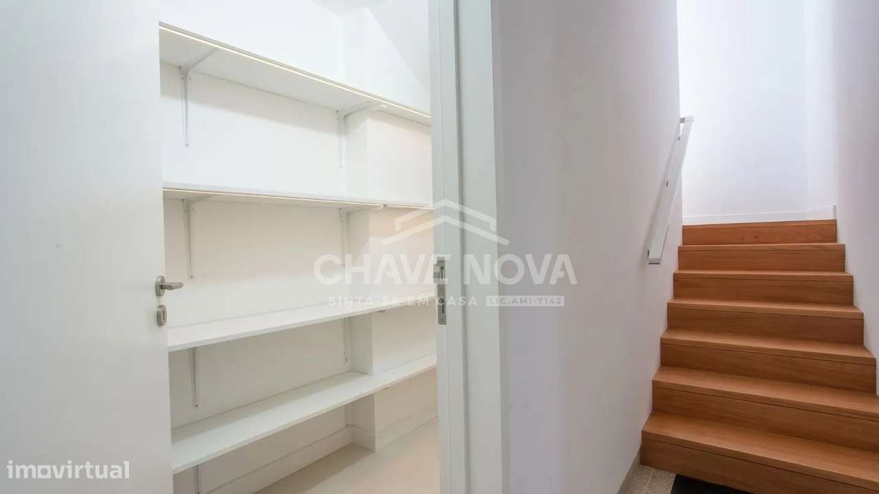 Moradia T3 com 4 casas de banho e piscina na Madalena-13