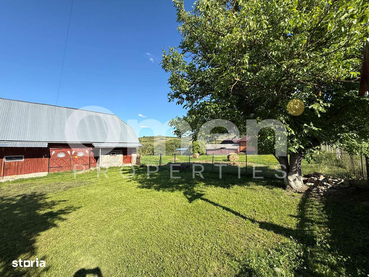 Casă la țară cu șură și grajd, în Vălenii Lăpușului – priveliște panor - Imagine principală: 3/14