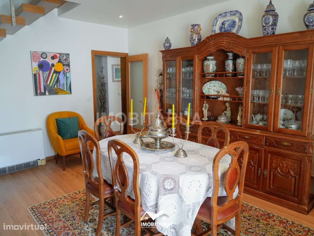 Casa privada com 4 quartos, piscina, pátios e acomodações versáteis.-18