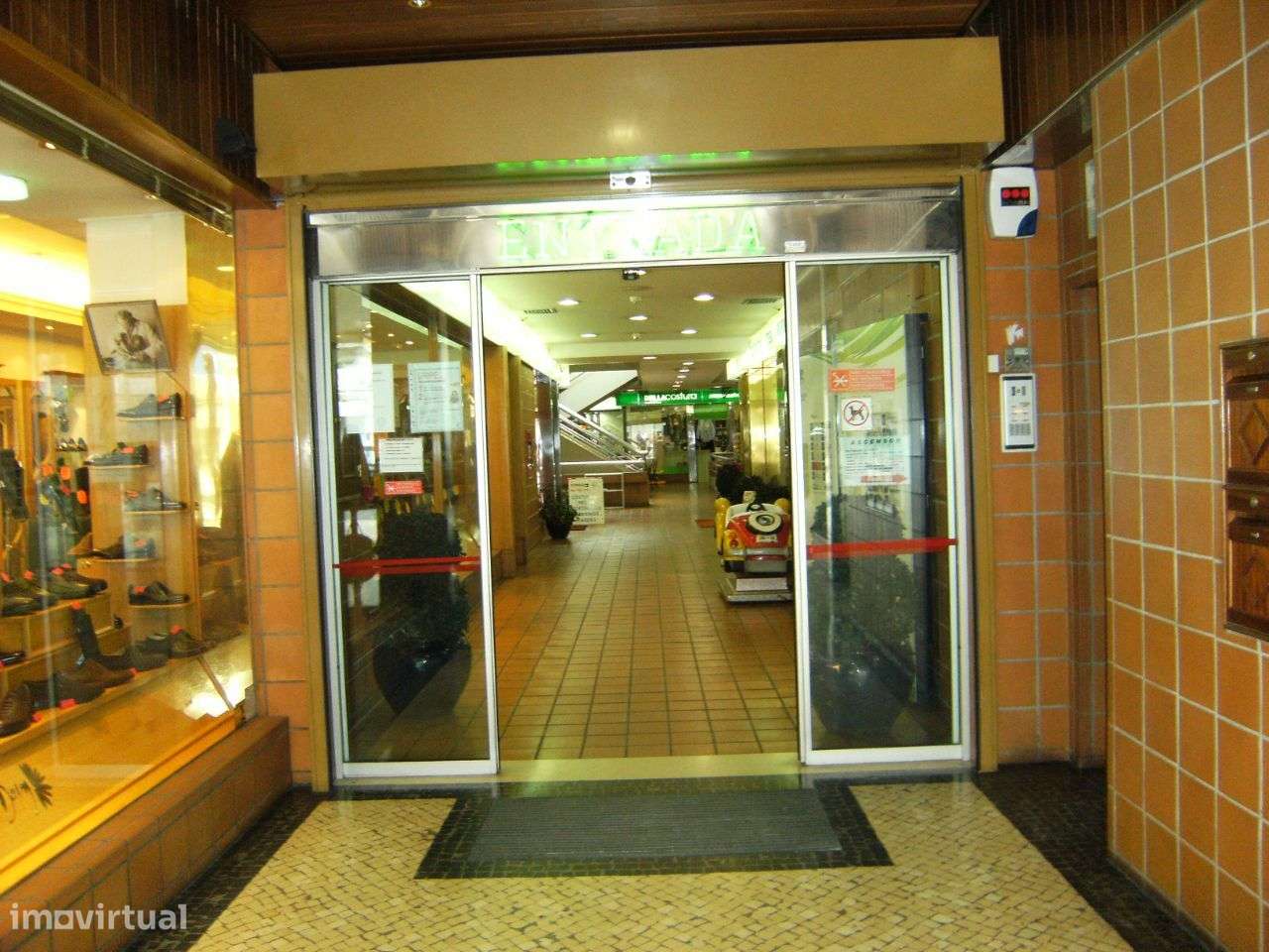 Garagem/Parqueamento nas Galerias Parede Plaza, centro da Parede-7