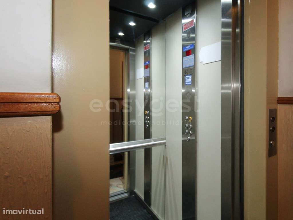 Apartamento T2 com elevador na rua Manuel Martins Garrocho em Olhão - Grande imagem: 3/33