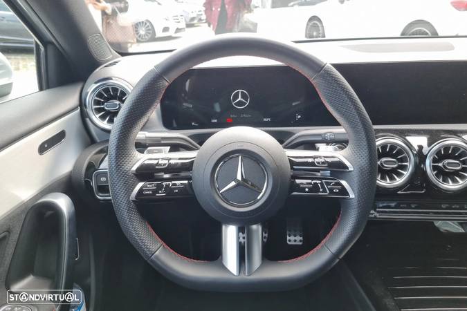 Mercedes-Benz A 250 Limousine e AMG Line - 13