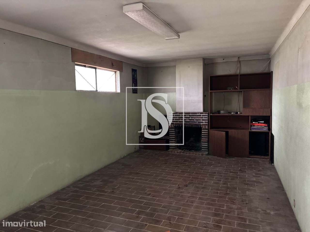 Oportunidade Única – Espaço Multifuncional com Armazém, Habitação e In-12