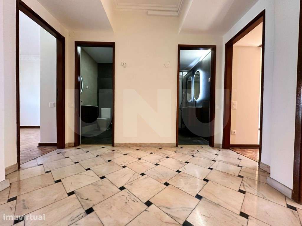 T4+2 com Varanda Panorâmica e Garagem Ampla - Conforto, Espaço e Ve...-1