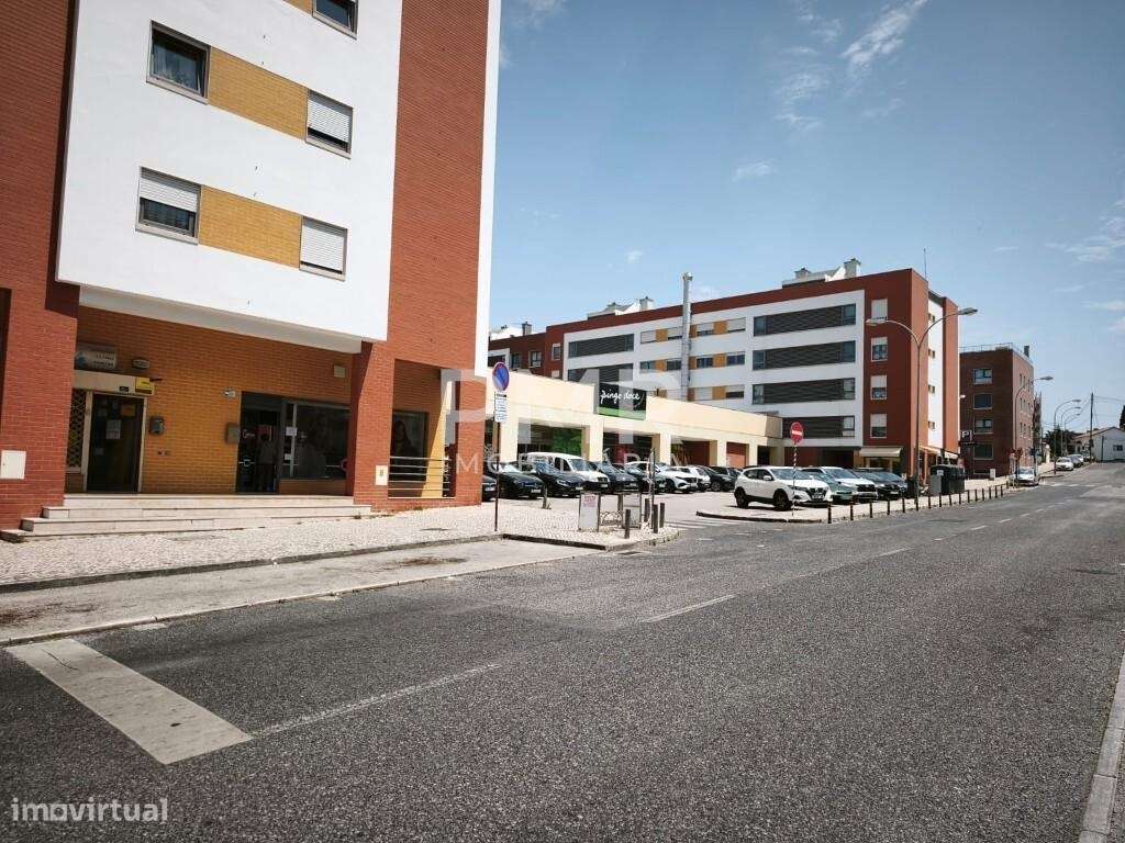 Trespasse de Estabelecimento Comercial em Queijas-9