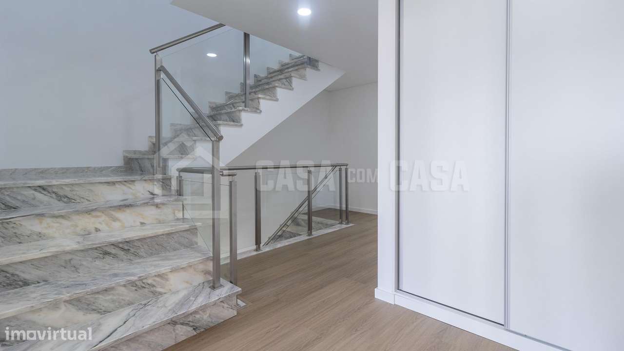 Moradia em Banda V4+2 em Orgens - Grande imagem: 4/16