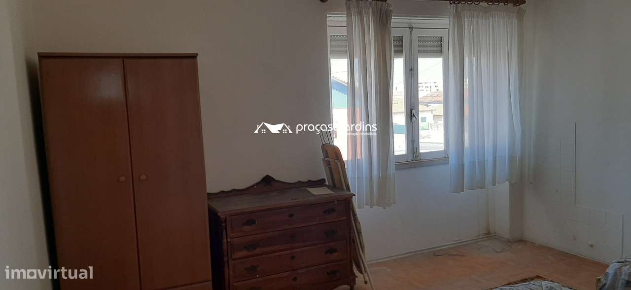 Prédio com 3 Apartamentos-16