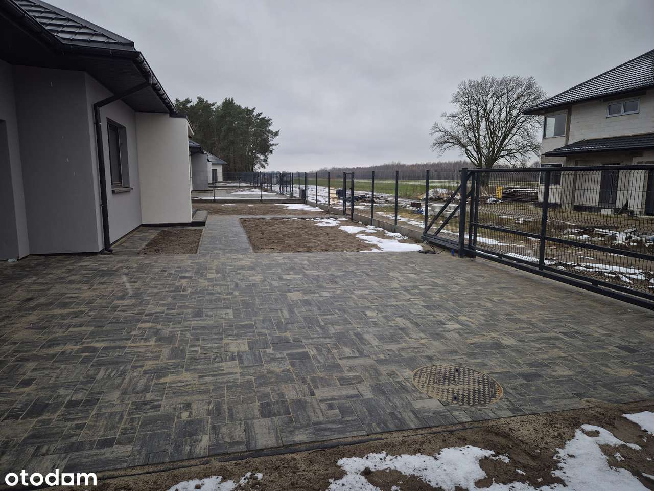 Nowe Domy Parterowe z podwójnym garażem-4