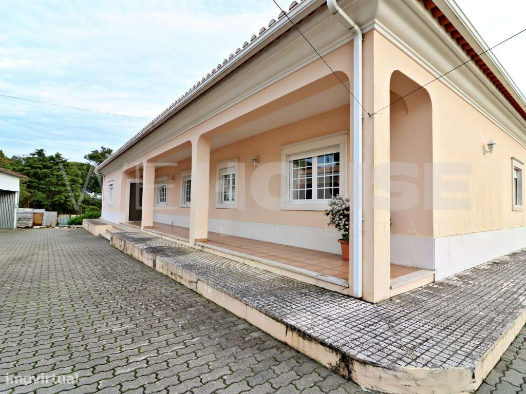 Moradia T4 com 280 m2, inserida em terreno com 2500 m2 em Palmela-35