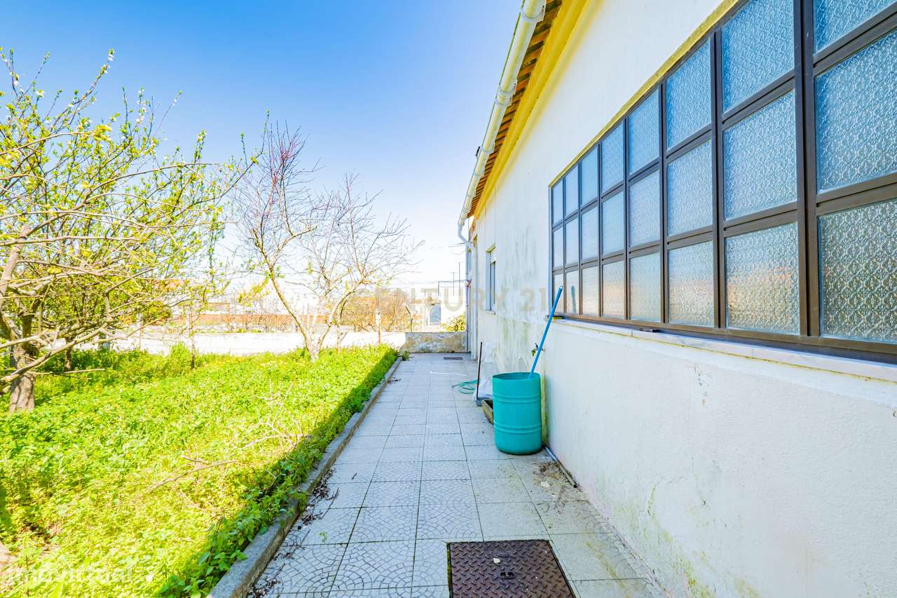 Moradia T3 com Quintal Amplo, Garagem e Anexo – Zona Tranquila da Moit-54