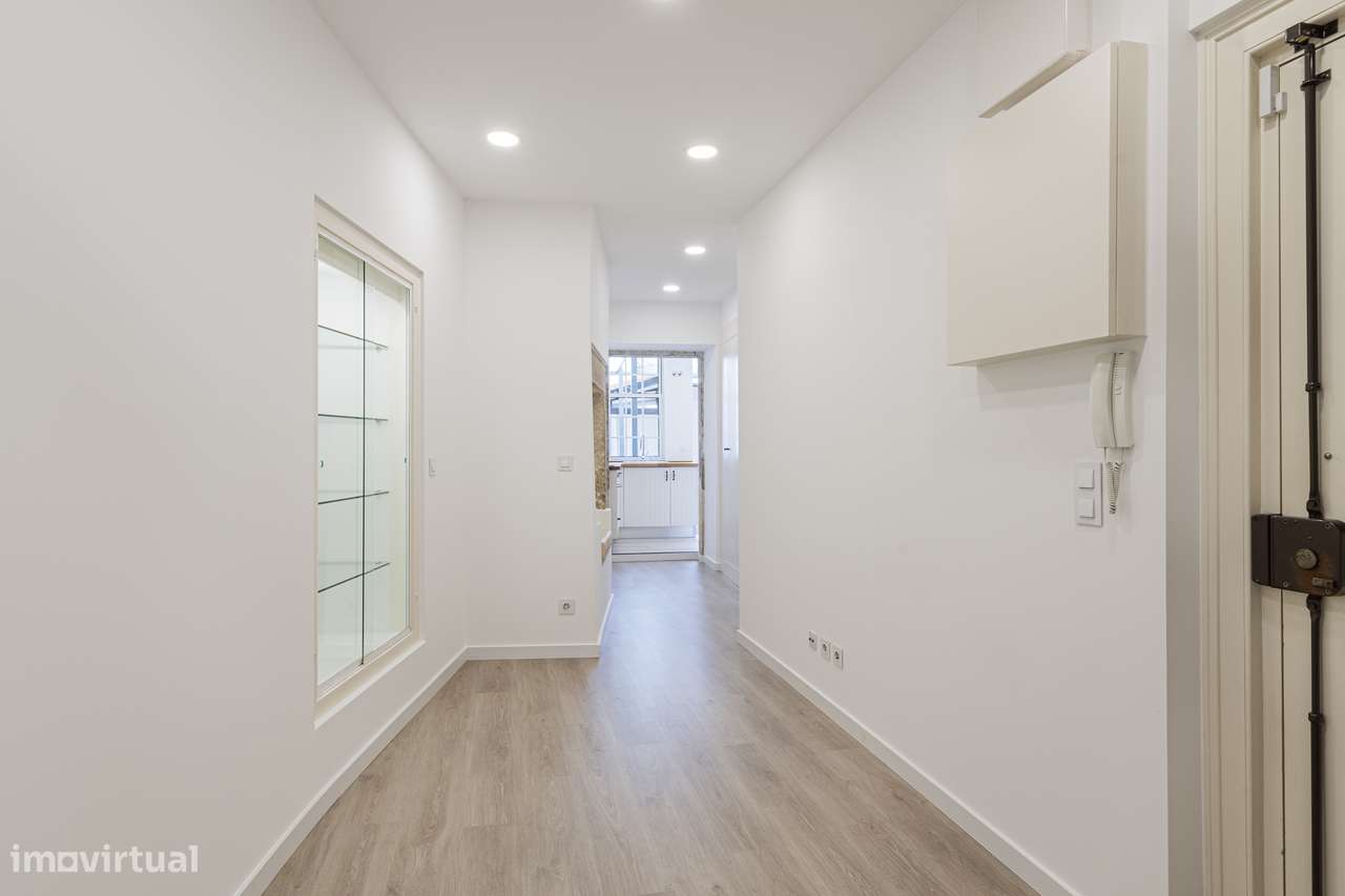 T2+1 Remodelado com Logradouro no Centro de Oeiras-3
