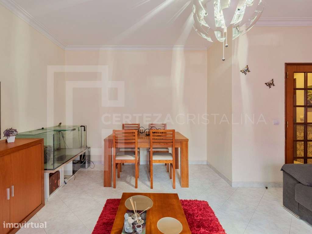 Apartamento T2 com varandas na Baixa da Banheira-6