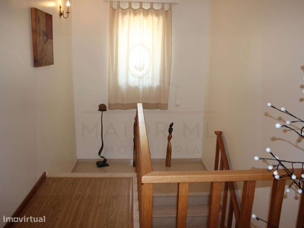 Moradia T5 com grandes áreas em zona muito tranquila de Rio Maior-36