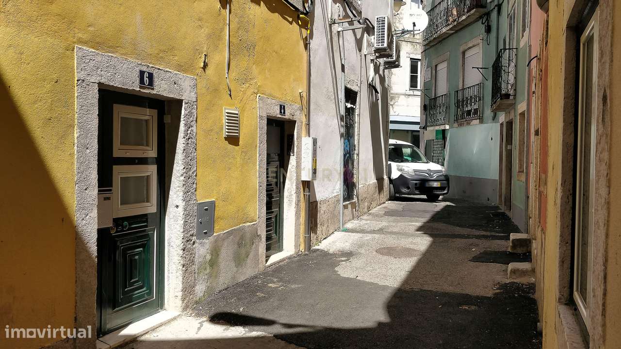 Apartamento T1 transformado em T0 no coração de Lisboa.-17