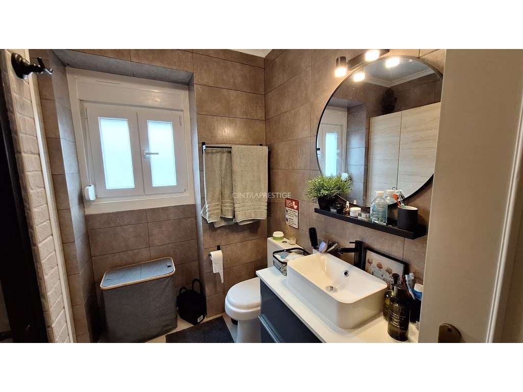 Apartamento T2 Totalmente Remodelado - Portela de Sintra-21