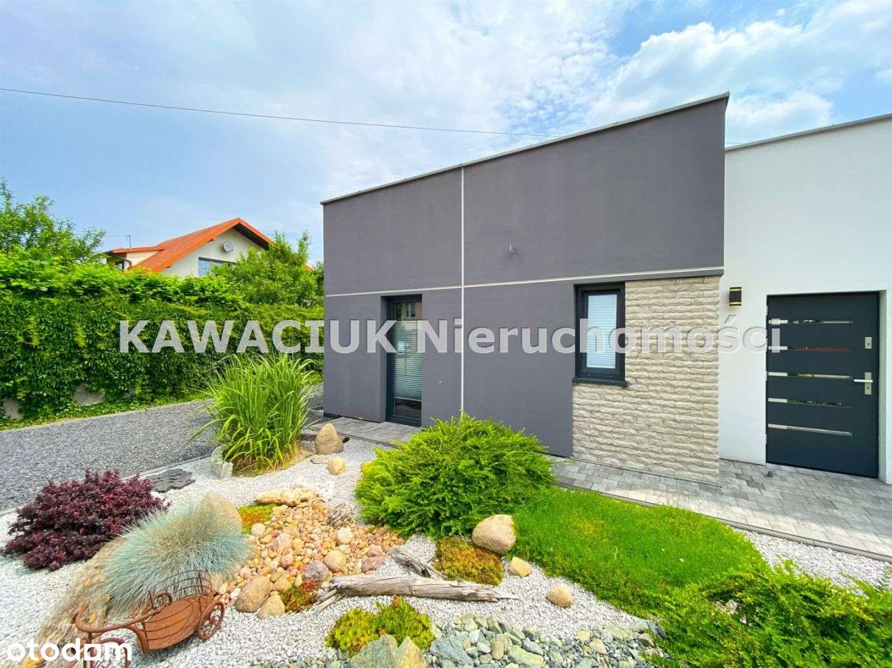 Przepiękny Dom Z Ogródkiem W Dobrej Lokalizacji-15