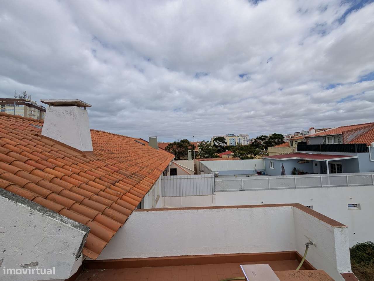 Excelente moradia centro Costa Caparica-29