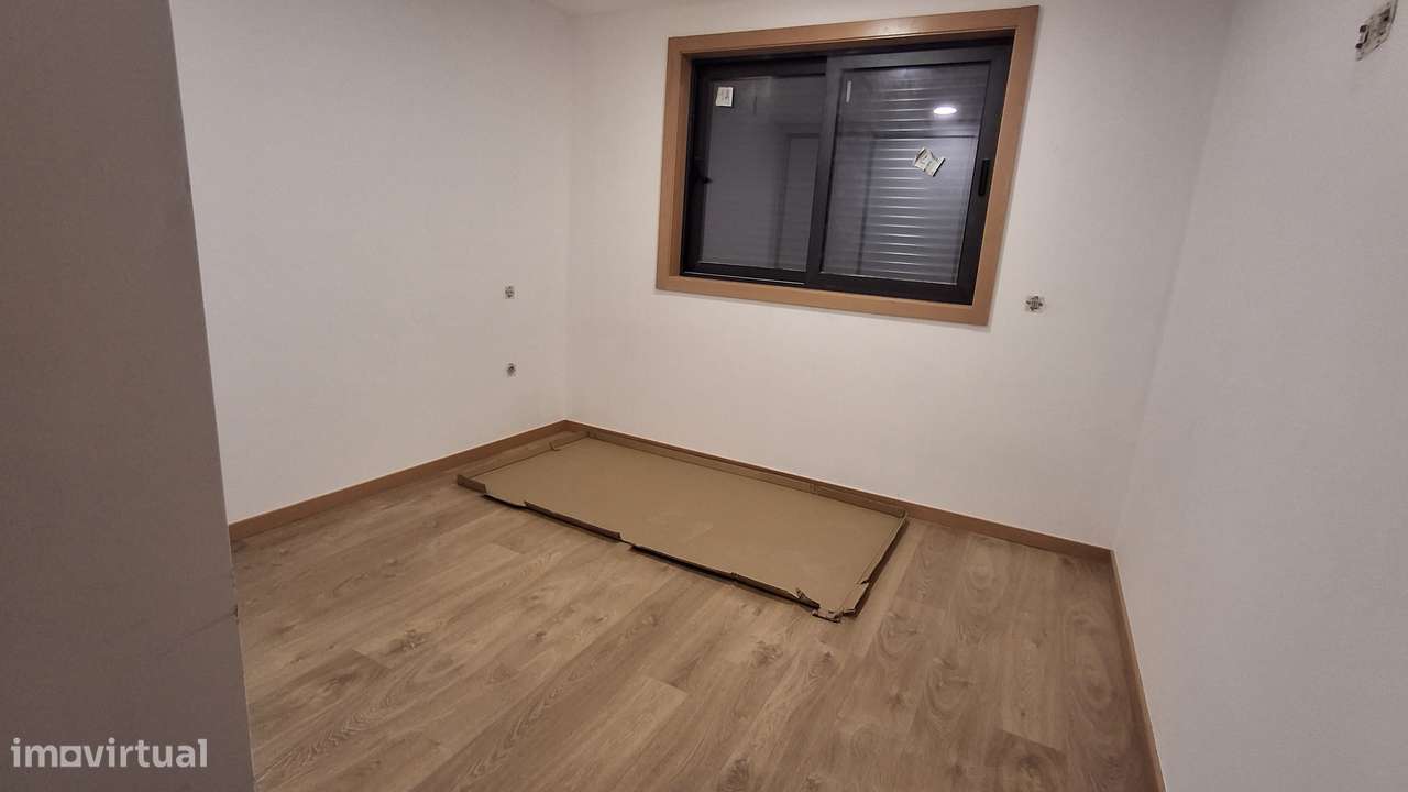 Apartamento T3 novo com 2 casas de banho em Agrela-9