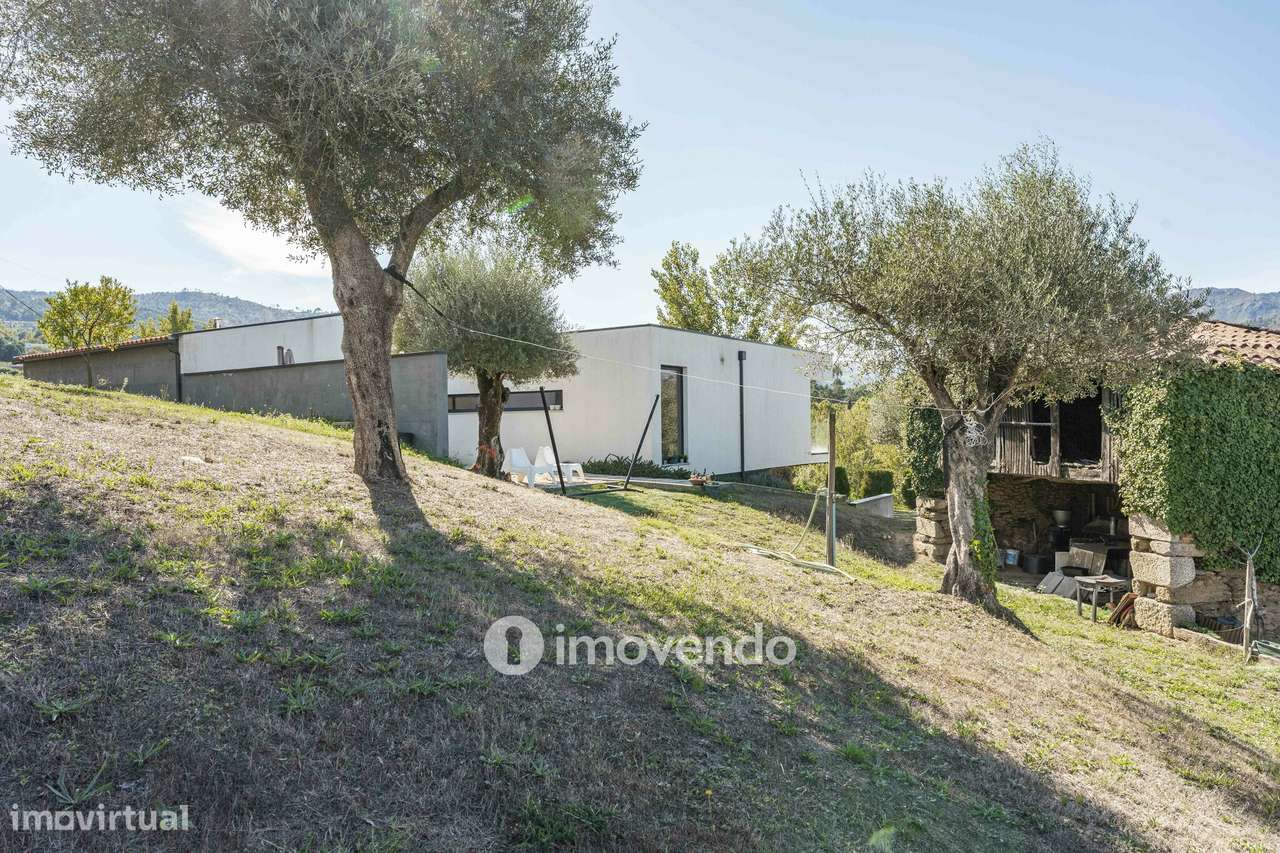 Moradia T3 única, mobilada e equipada, em Cabeceiras de Basto-48