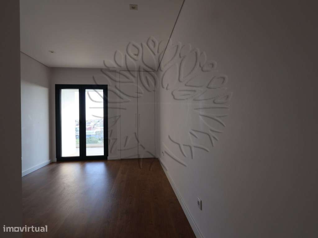 Apartamento T3 usado como novo em Vale Salgueiro, Montijo. Com 196 ...-43