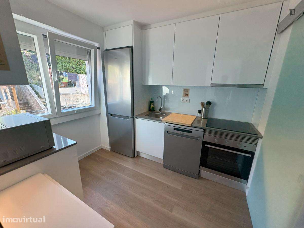 Quarto - localizado em Amadora Lisbon - Grande imagem: 3/9