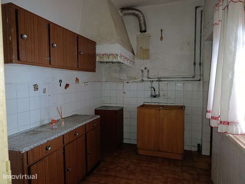 Moradia T3 geminada, com quintal, em Santa Clara, Coimbra-14