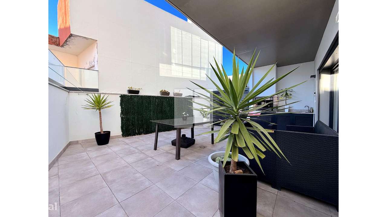 Apartamento T3 Seminovo c/ Terraço-17