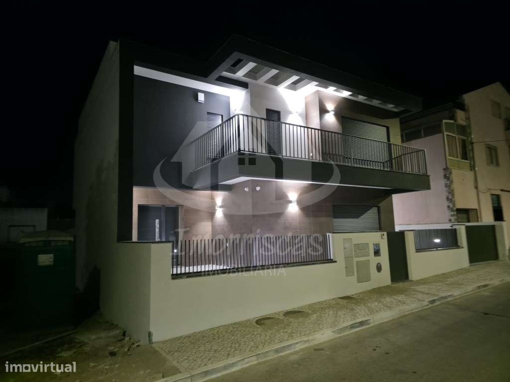 Moradia T3+1 na Portela de Azóia, em Santa Iria de Azóia-36