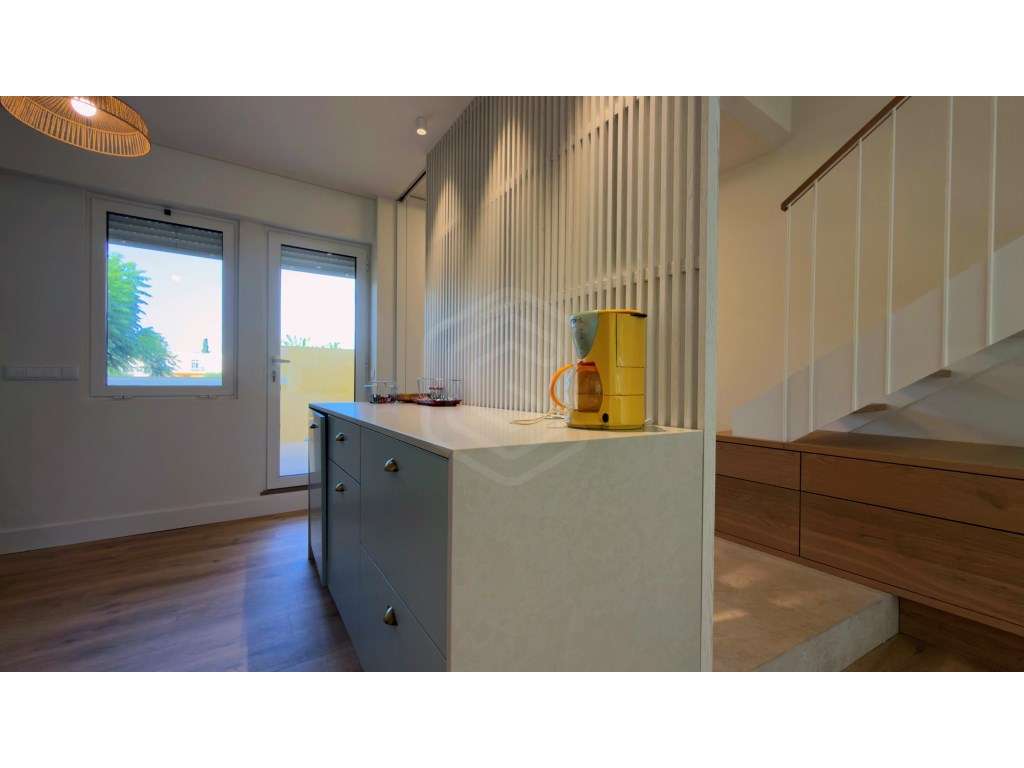 Apartamento Duplex T3 totalmente remodelado em Condomínio Fechado, ...-8