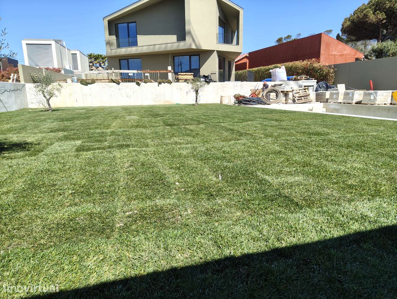 Moradia T4 com piscina, garagem e jardim em Canidelo-41