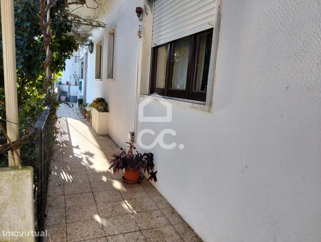 Moradia T5 inserida em lote de 376 m²-9