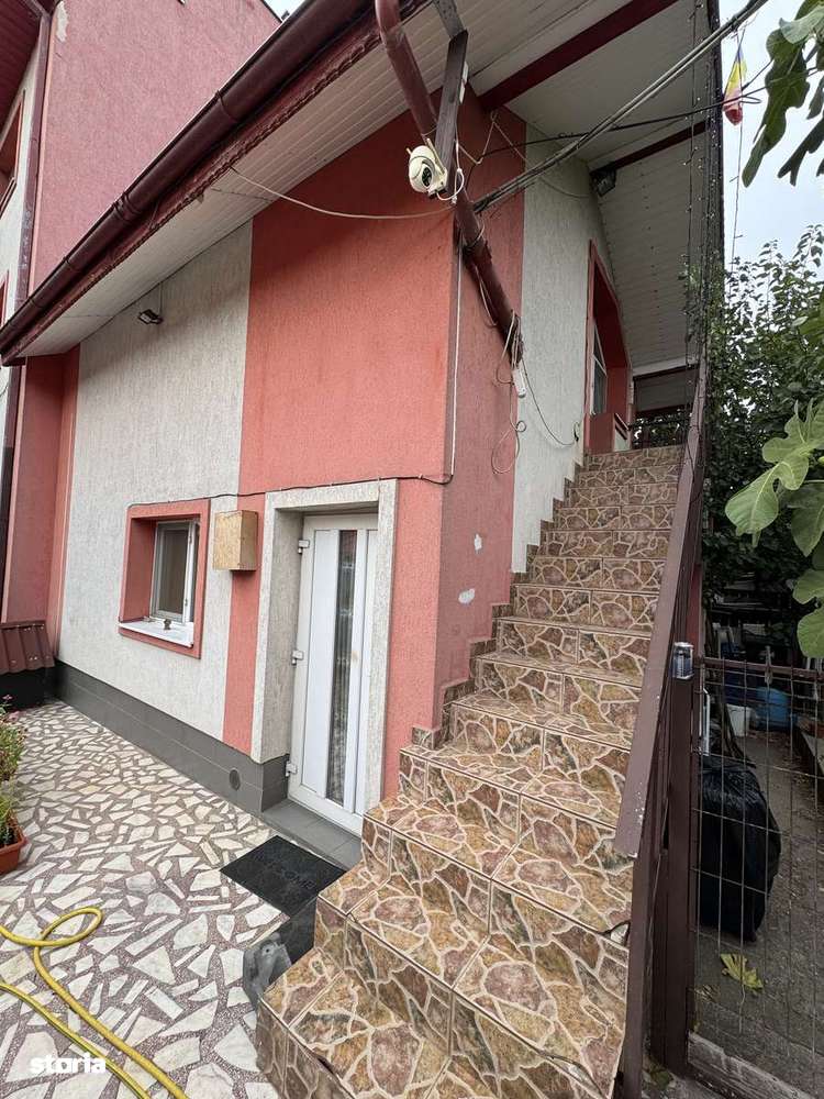 Casă cu 8 camere, subsol și mansardă Zona Sălaj Sector 5-3