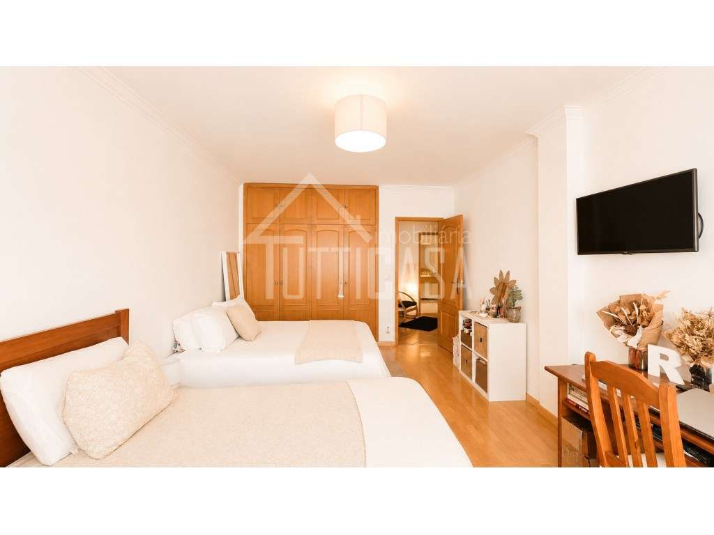 Apartamento T3 em Alcainça com 209 m2 varanda e parqueamento para 3...-12