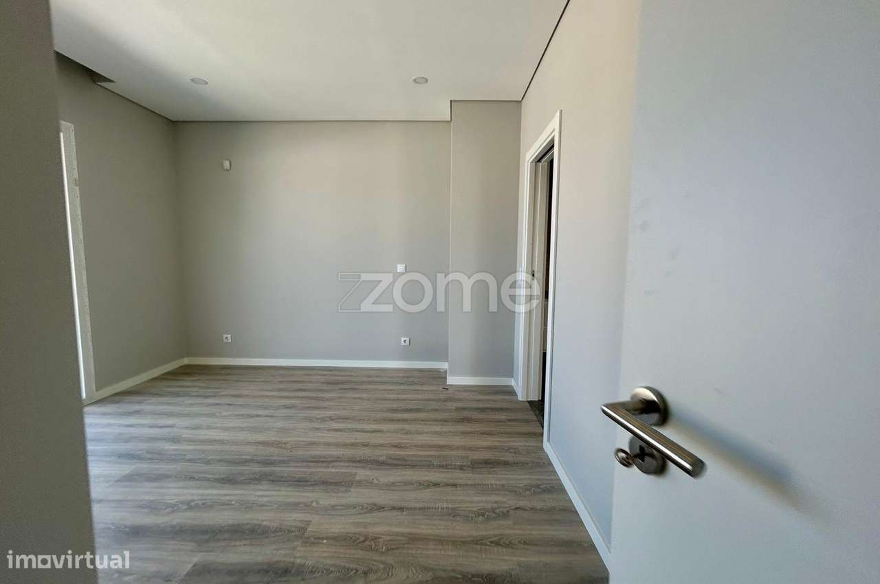 Moradia T4 com piscina, suíte e garagem em Azeitão-29