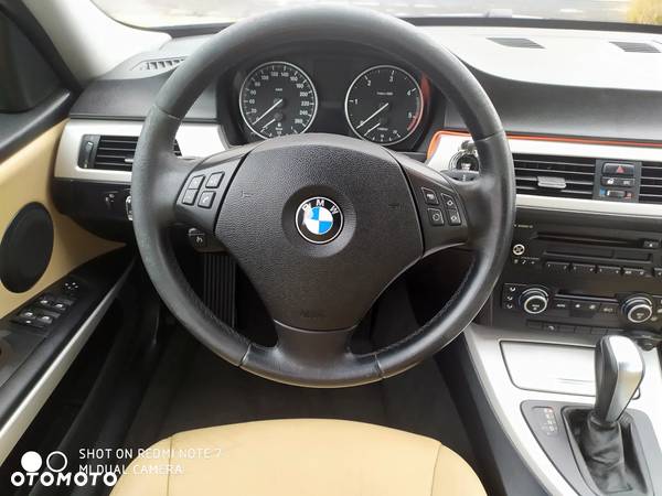 BMW Seria 3 320d DPF Touring - 13