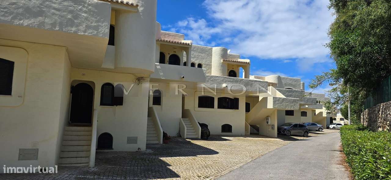 Algarve, Apartamento T2 semi-renovado com vista mar e estacionamento c-29
