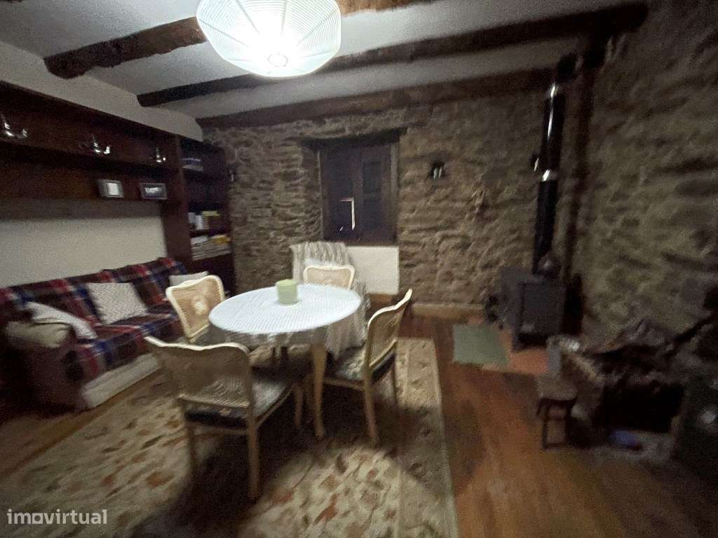 Moradia Espaçosa em Carção - Vimioso - Oportunidade Única-9