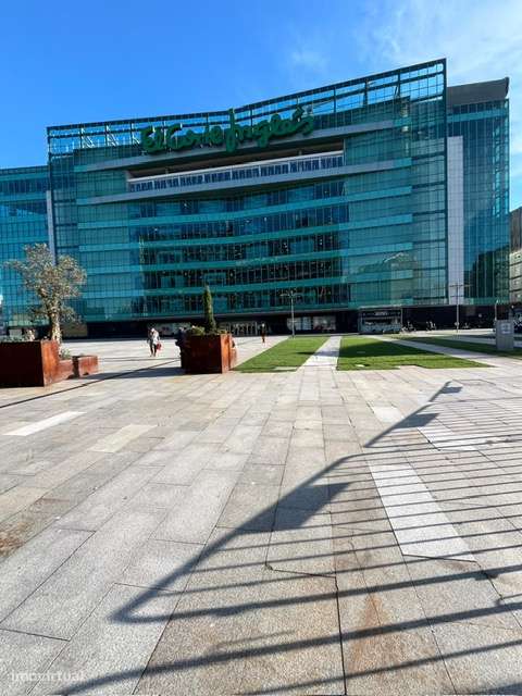 T3+1 + Escritório Gaia   Av  República Metro João  Deus Lugar Garagem-20