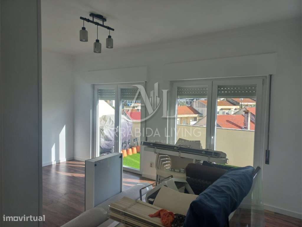 T2 - c/ 2 terraços - Pinheirinhos-4