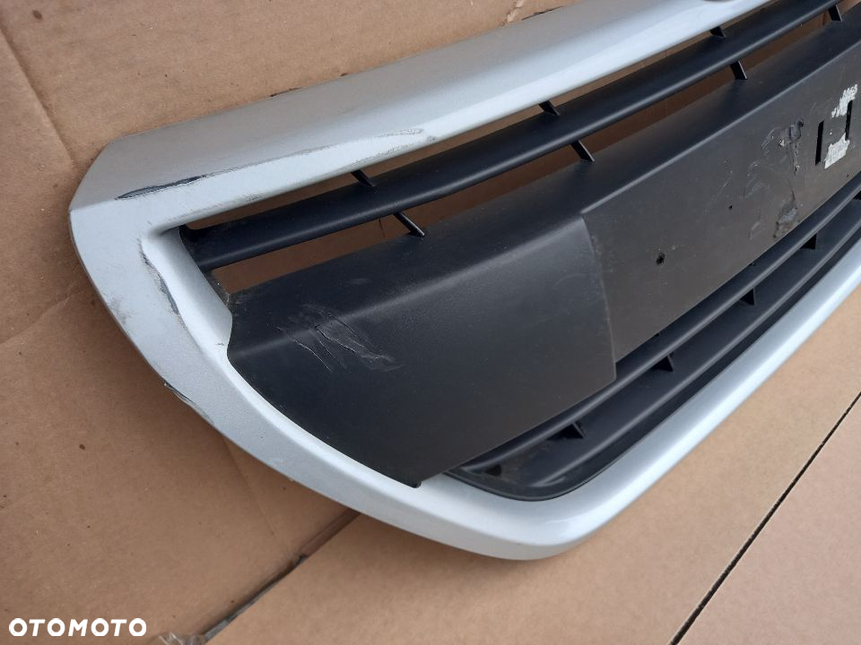 PEUGEOT 208 GRILL ATRAPA - 4