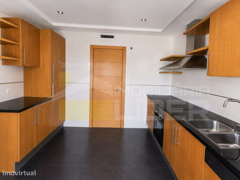 Apartamento T3 com Suíte, em Camarate, Lisboa.-7