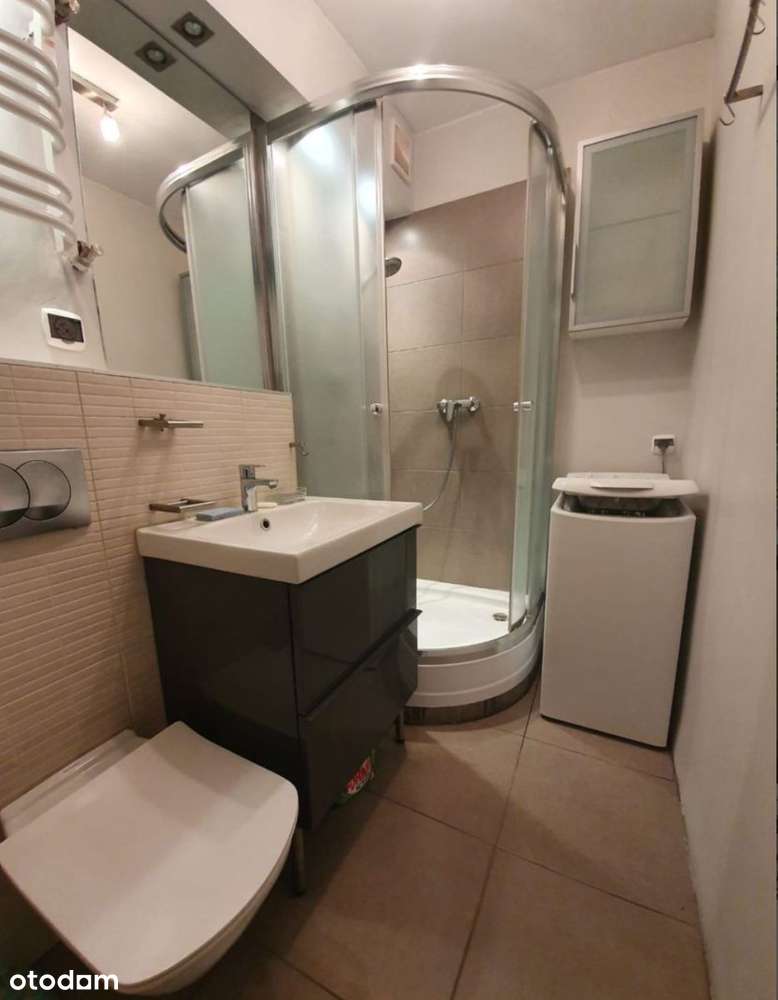 |Blisko Metra | Duży Balkon | Komórka Lokatorska|-4